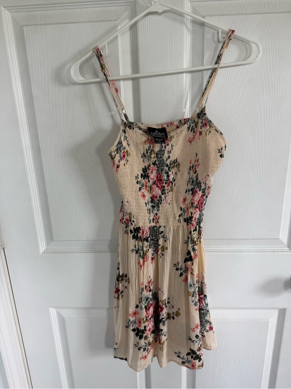 Angie Floral Smocked Mini Dress L Boho Western Nashville 70s Y2K Tunic Feminine